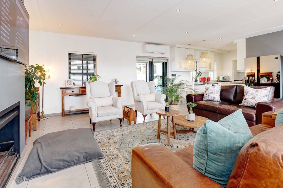 To Let 3 Bedroom Property for Rent in Graanendal Western Cape
